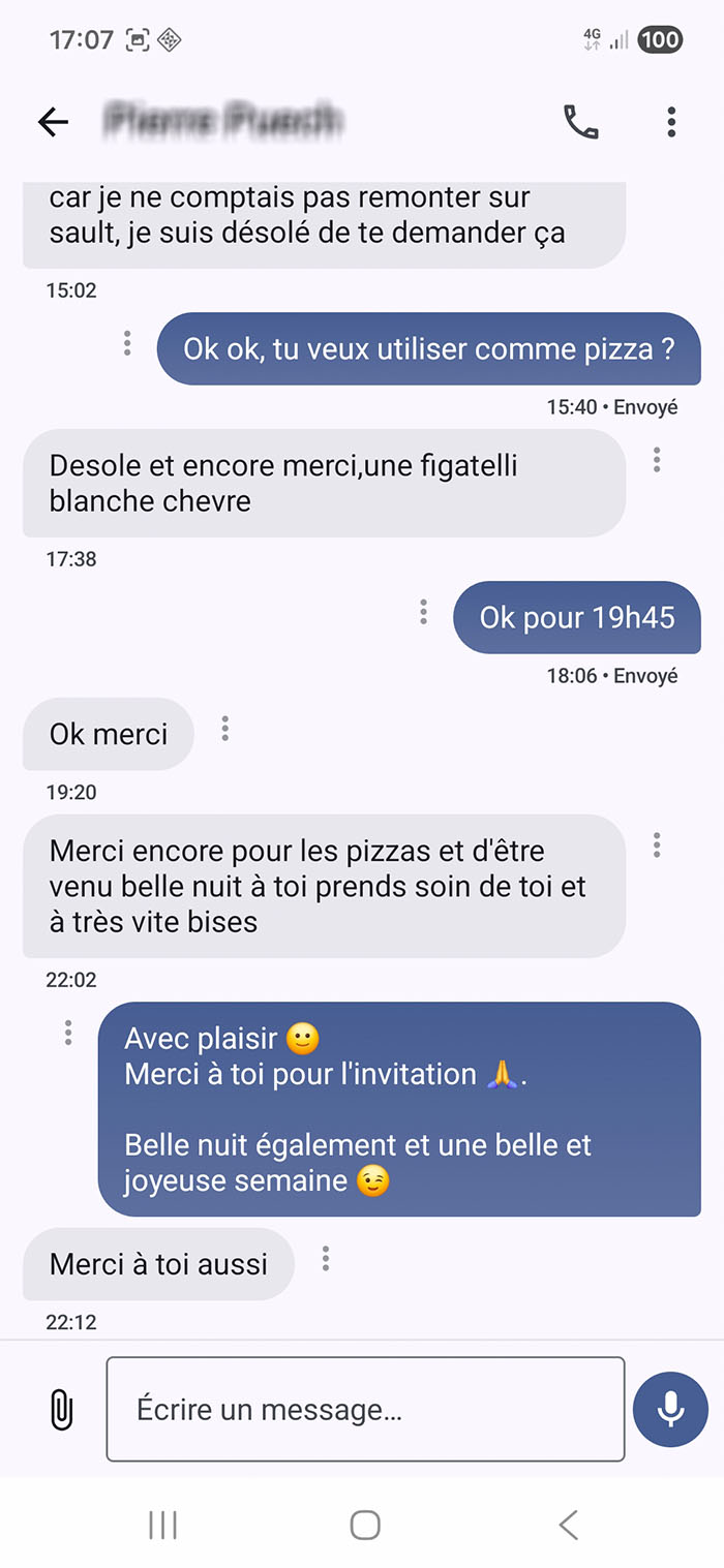 SMS Tech app thread view with messages